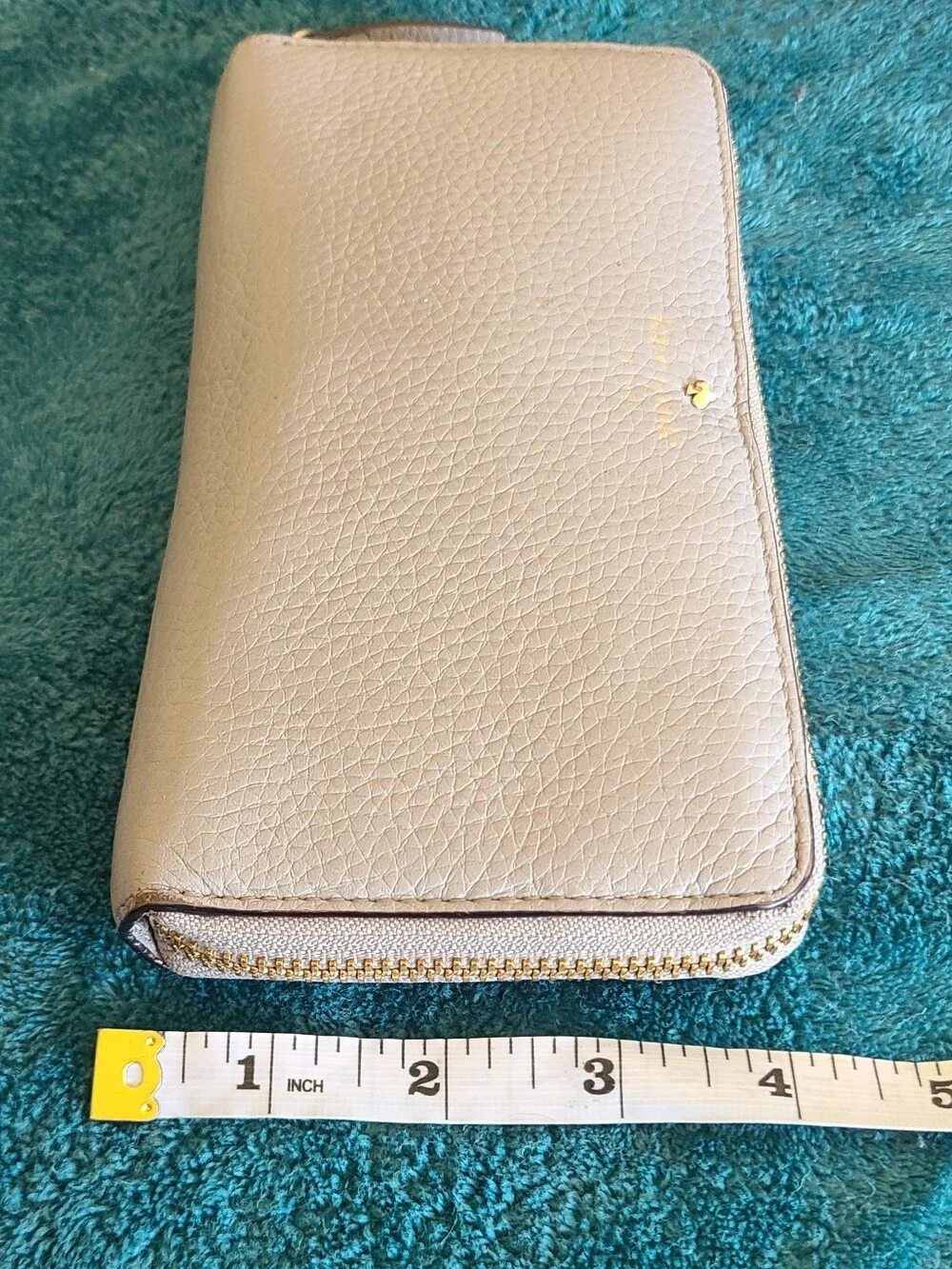 kate spade Pebbled Leather Zip Wallet in Light Gray